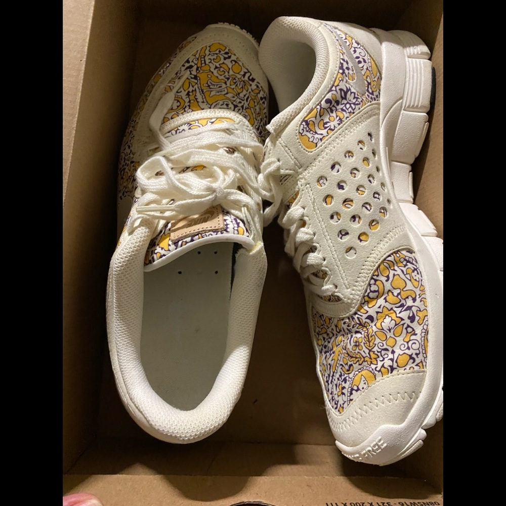NIKE SNEAKERS